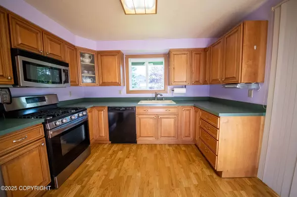 7111 Genny CIR, Anchorage, AK 99507