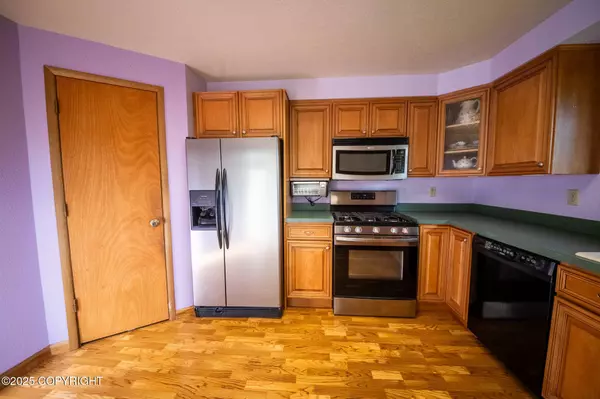 7111 Genny CIR, Anchorage, AK 99507