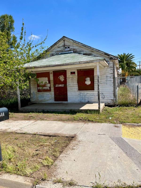 542 4th ST, Orange Cove, CA 93646