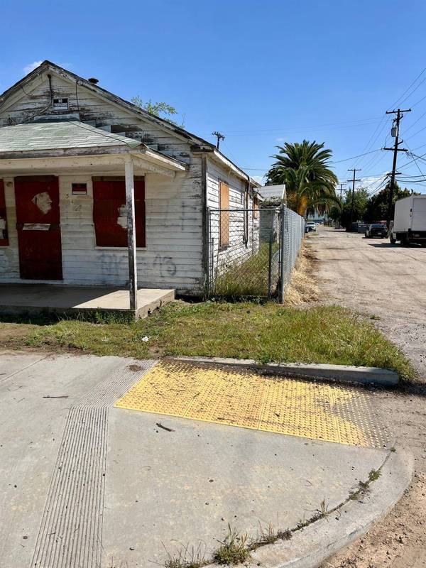 542 4th ST, Orange Cove, CA 93646