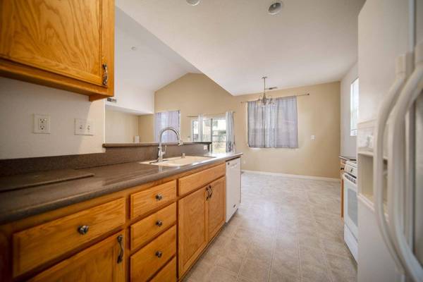 1957 Waldo WAY, Dinuba, CA 93618