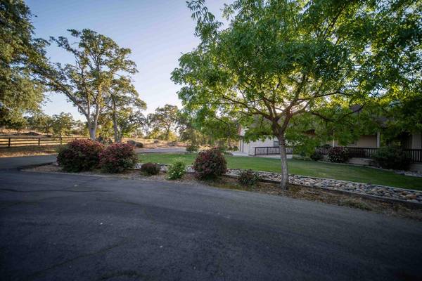 26027 Auberry RD, Clovis, CA 93619