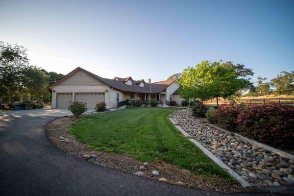 26027 Auberry Road, Clovis, CA 93619