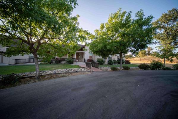 26027 Auberry Road, Clovis, CA 93619