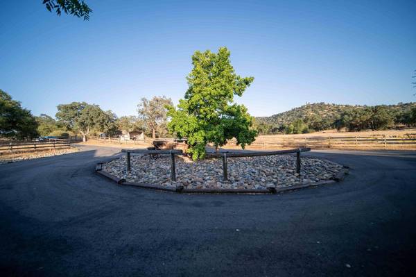 26027 Auberry RD, Clovis, CA 93619