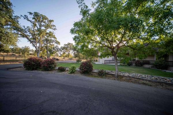 26027 Auberry Road, Clovis, CA 93619