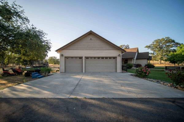 26027 Auberry RD, Clovis, CA 93619