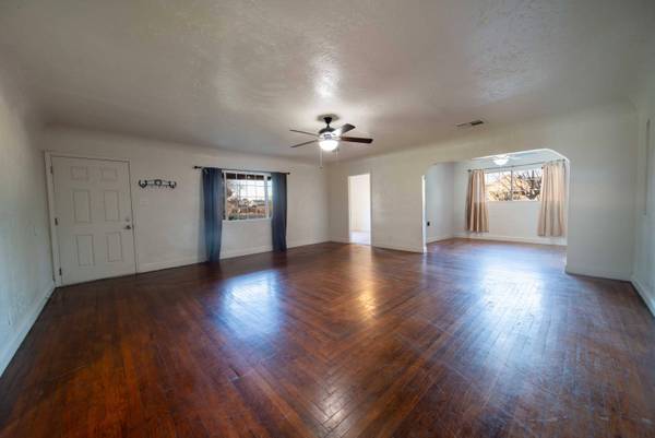 707 W Sonora Avenue, Tulare, CA 93274