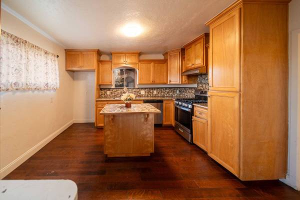707 W Sonora Avenue, Tulare, CA 93274