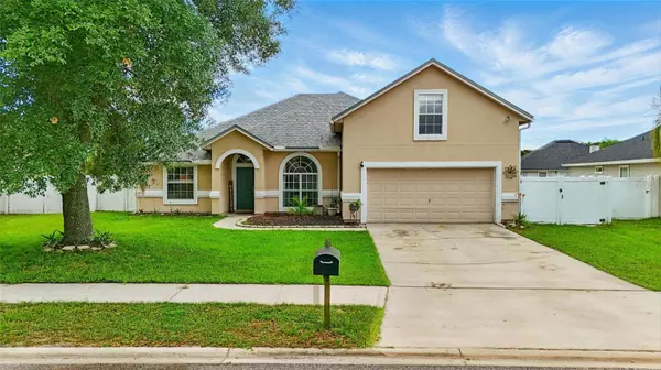 3208 GINNY LAKE DR, Middleburg, FL 32068