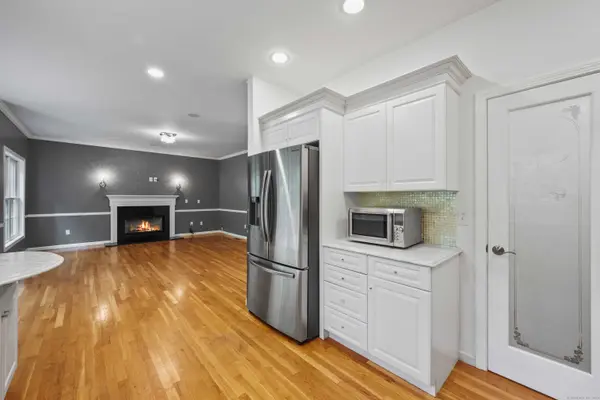 65 Macarthur Lane #APT 6, Stamford, CT 06902