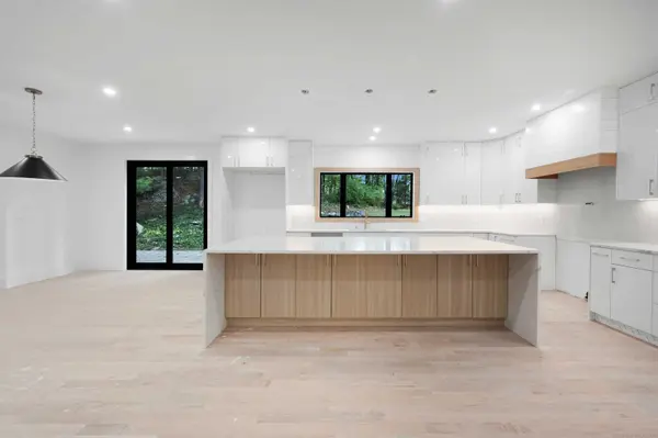 81 Blackwood Lane, Stamford, CT 06903