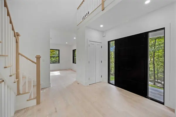 81 Blackwood Lane, Stamford, CT 06903