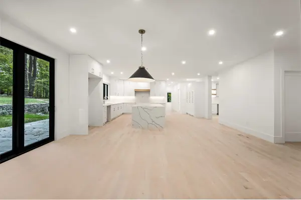 81 Blackwood Lane, Stamford, CT 06903