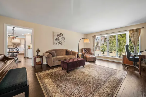 77 Aspen Lane, Stamford, CT 06903