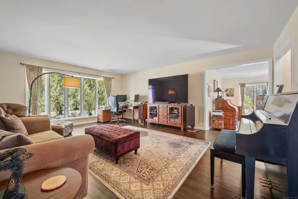 77 Aspen Lane, Stamford, CT 06903