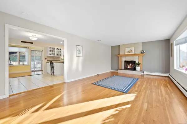 7 Manor Drive, Trumbull, CT 06611