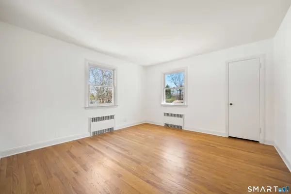 19 Glendale Circle, Stamford, CT 06906