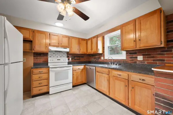 9 Round Hill Road, Trumbull, CT 06611