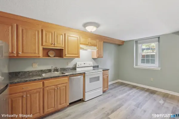 22 Main St Extension #A6, Simsbury, CT 06081