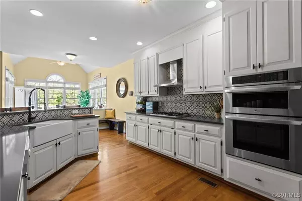 11811 Hogans ALY, Chester, VA 23836