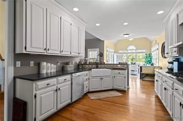 11811 Hogans ALY, Chester, VA 23836