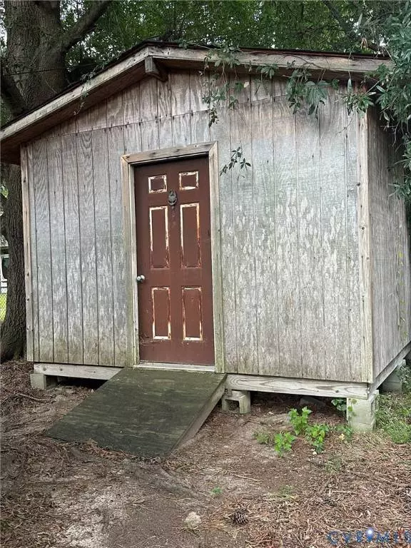 317 Yorktown DR, Colonial Heights, VA 23834