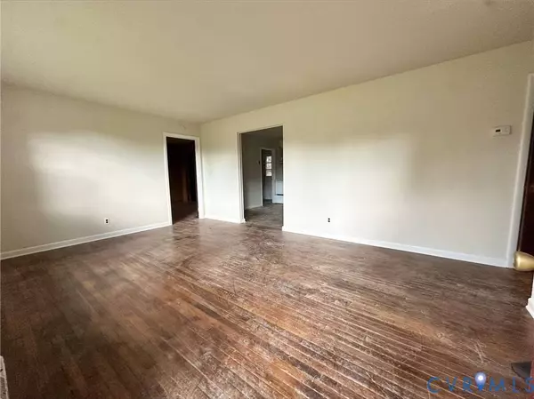 317 Yorktown DR, Colonial Heights, VA 23834