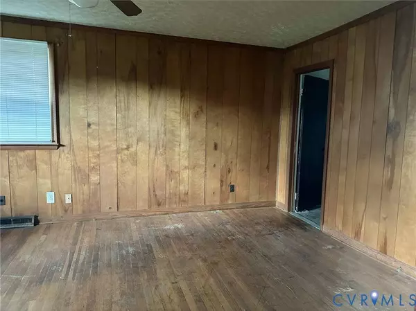 317 Yorktown DR, Colonial Heights, VA 23834