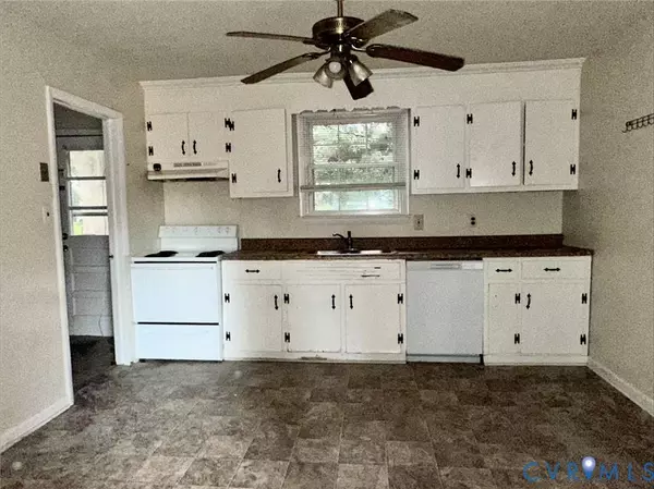 317 Yorktown DR, Colonial Heights, VA 23834