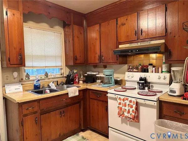 138 Lakeside DR, Colonial Heights, VA 23834