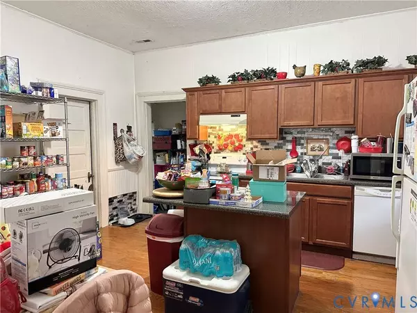 302 James AVE, Colonial Heights, VA 23834