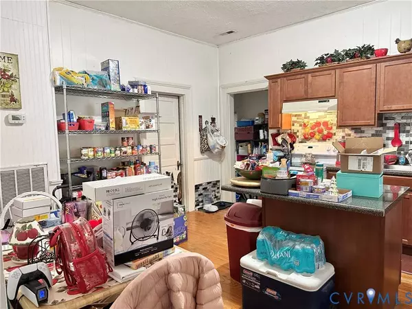 302 James AVE, Colonial Heights, VA 23834