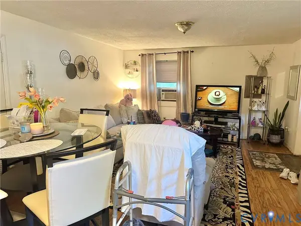 214-216 N Valley RD, Colonial Heights, VA 23834