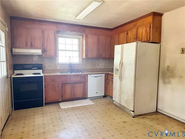 16002 Gary AVE, Chester, VA 23831