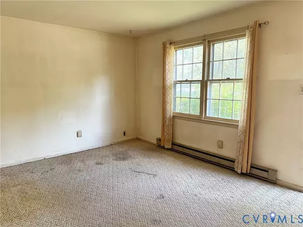 16002 Gary AVE, Chester, VA 23831