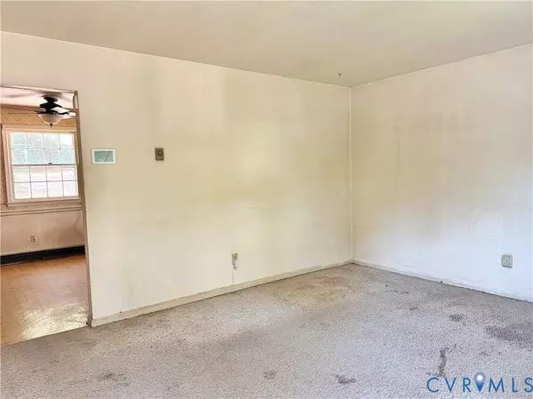 16002 Gary AVE, Chester, VA 23831