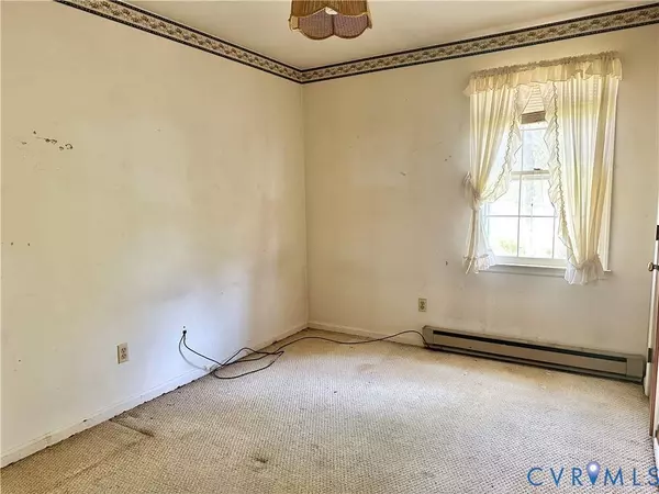 16002 Gary AVE, Chester, VA 23831