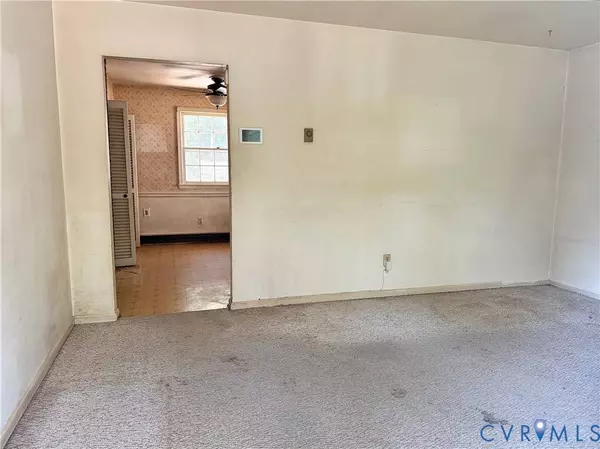 16002 Gary AVE, Chester, VA 23831