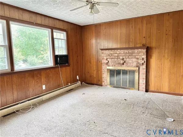 335 Ridge RD, Colonial Heights, VA 23834