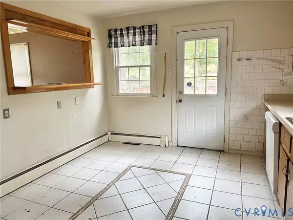 335 Ridge RD, Colonial Heights, VA 23834