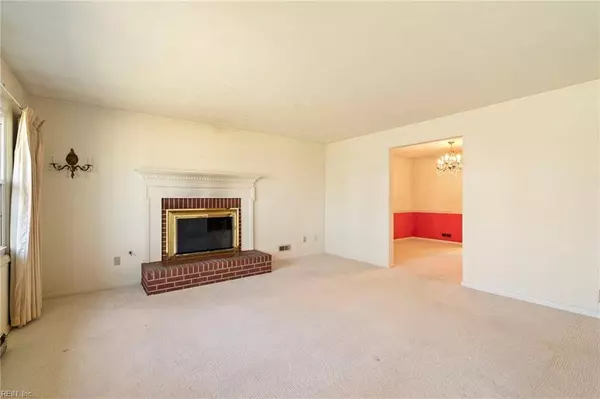 208 John Wythe PL, Williamsburg, VA 23185