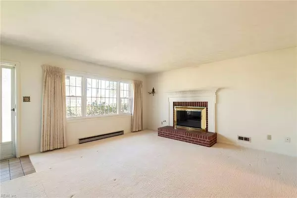 208 John Wythe PL, Williamsburg, VA 23185