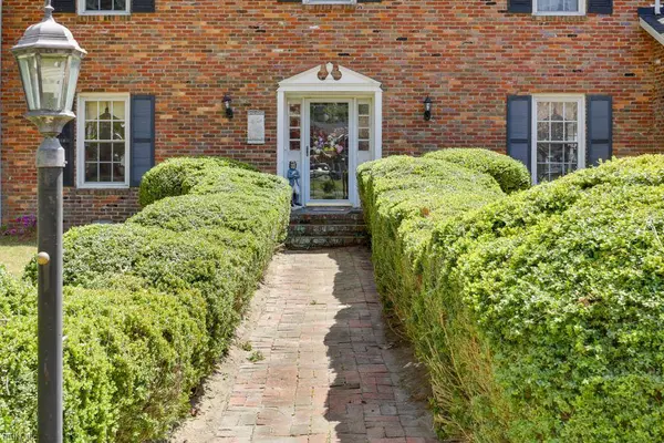 8910 Cook DR, Hayes, VA 23072