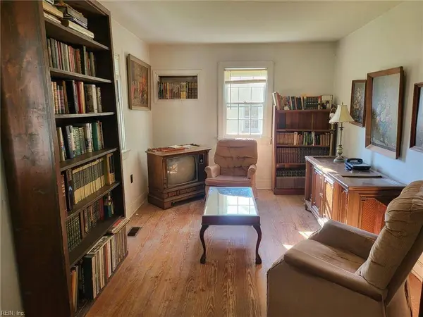 122 Longhill RD, Williamsburg, VA 23185