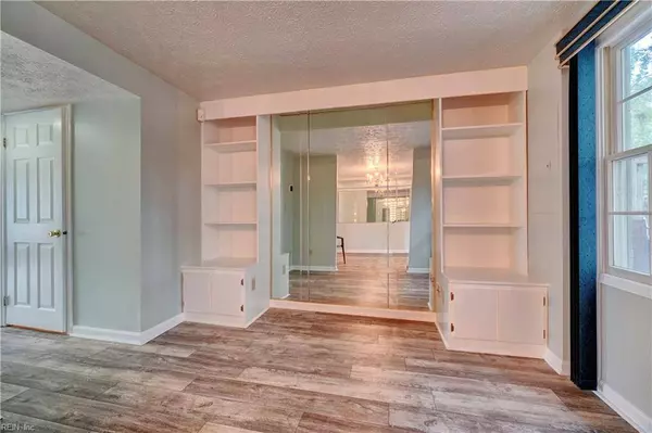 122 Sterling CT, Yorktown, VA 23693