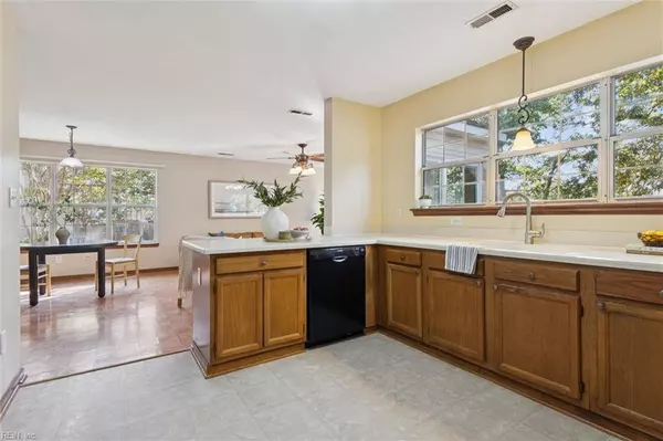 844 Melrose TER, Newport News, VA 23608