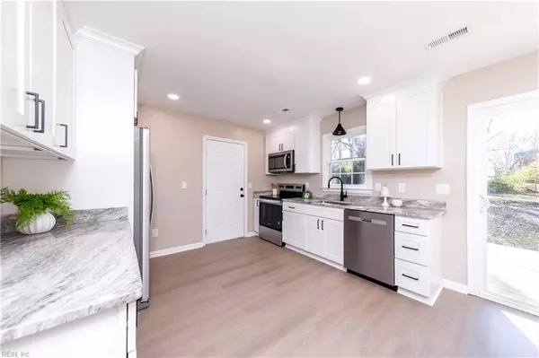 102 Phoenix CIR, Williamsburg, VA 23188