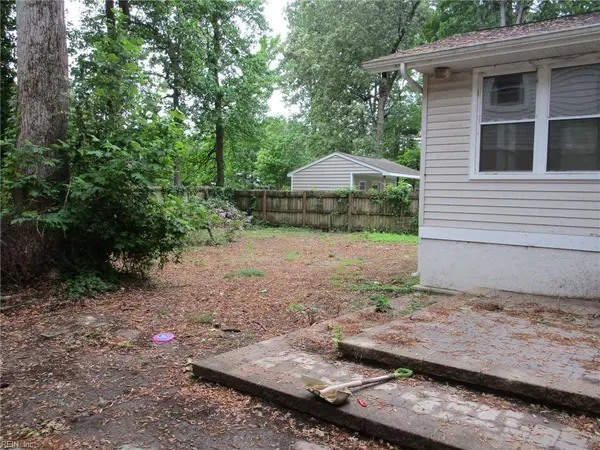 537 Hallmark DR, Newport News, VA 23606