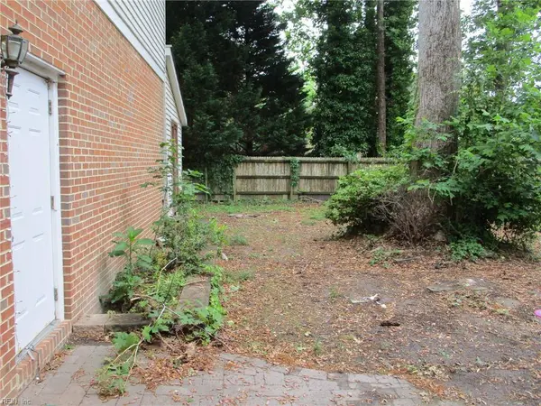 537 Hallmark DR, Newport News, VA 23606
